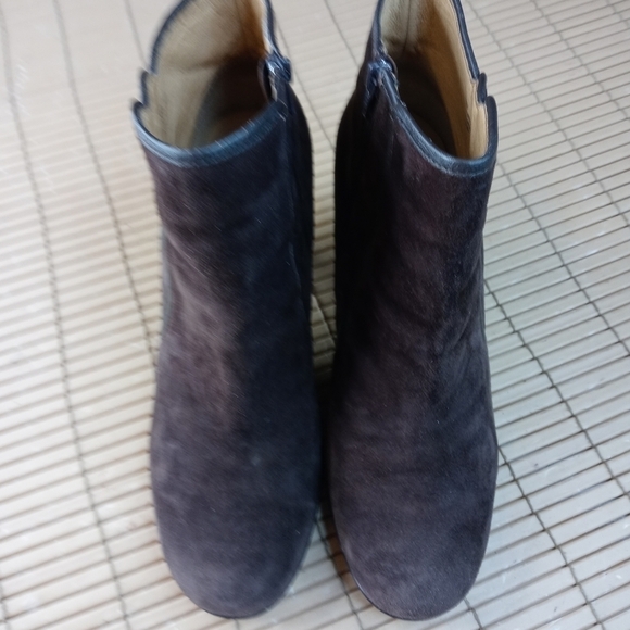 Sofft women's brown suede side zip ankle boots. 3" heel. Sz 8.5M. 234pm - Picture 3 of 11